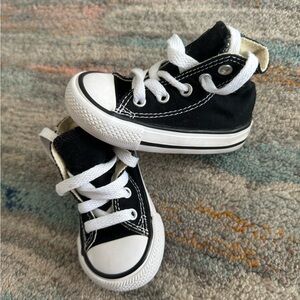 TODDLER CONVERSE SIZE 4